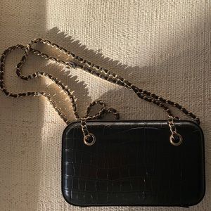 BCBGMAXAZRIA Evening Clutch with gold-chain strap